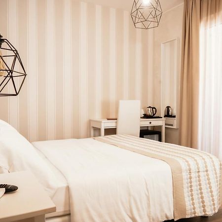 Hotel Blue Marine Линяно Сабиадоро Екстериор снимка