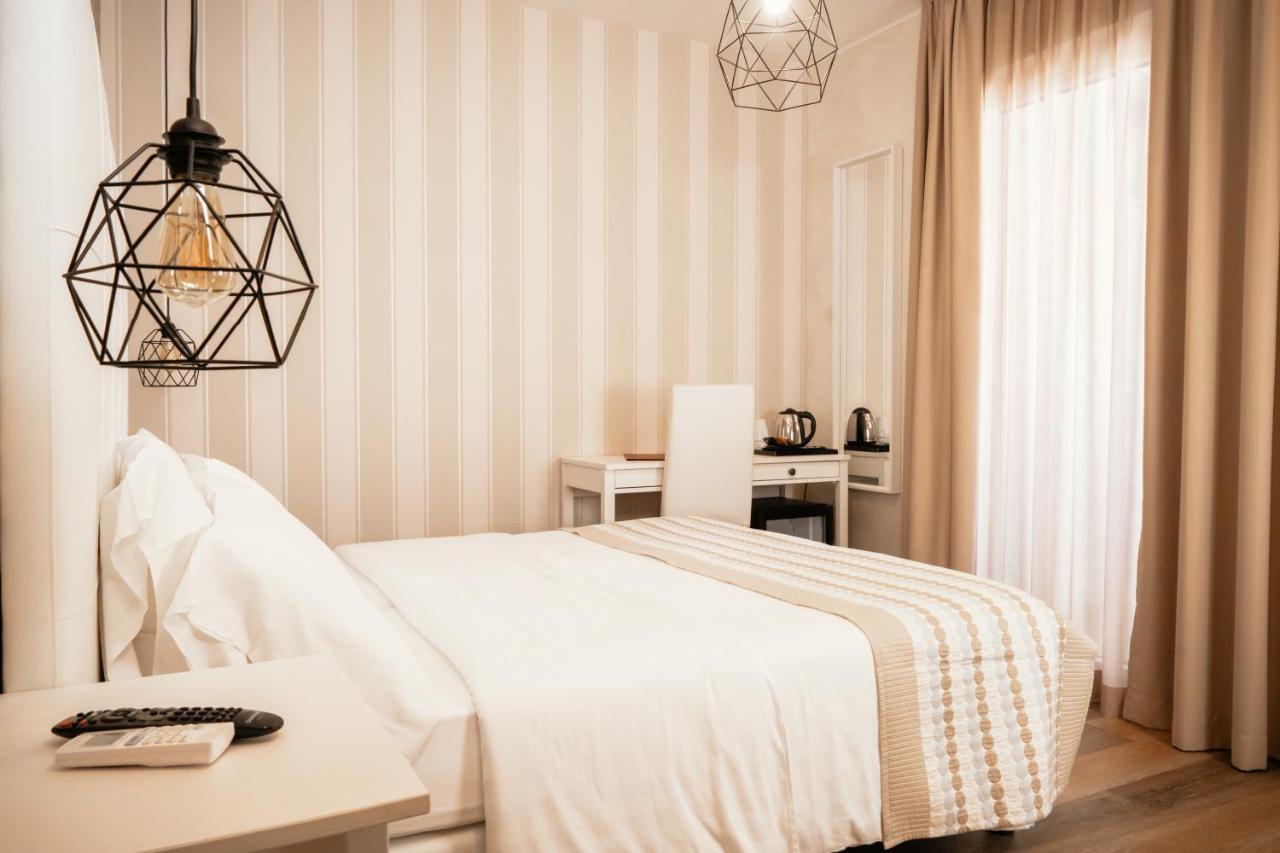 Hotel Blue Marine Линяно Сабиадоро Екстериор снимка