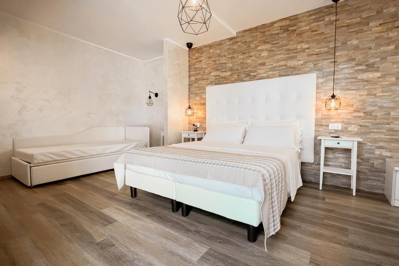Hotel Blue Marine Линяно Сабиадоро Екстериор снимка