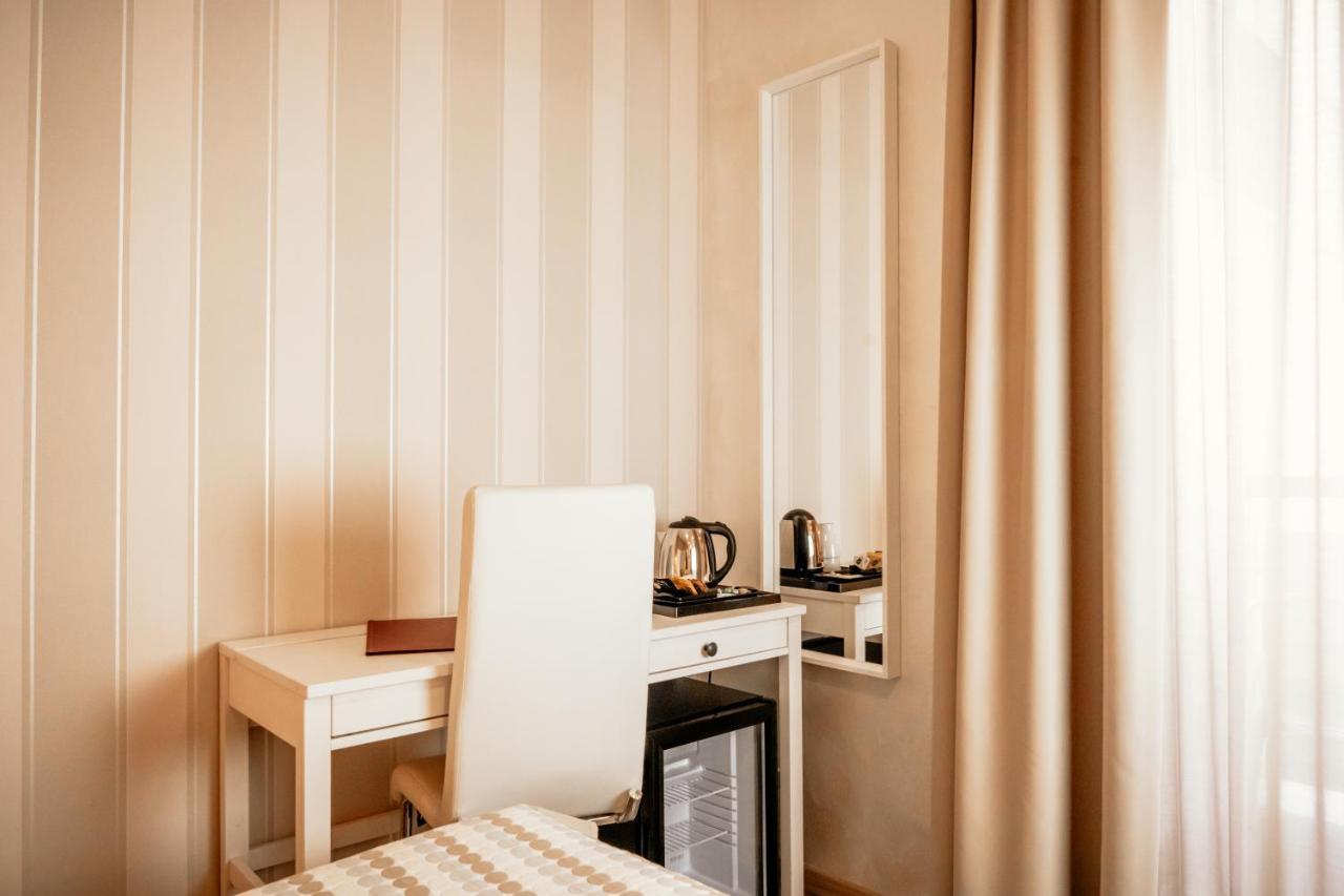 Hotel Blue Marine Линяно Сабиадоро Екстериор снимка