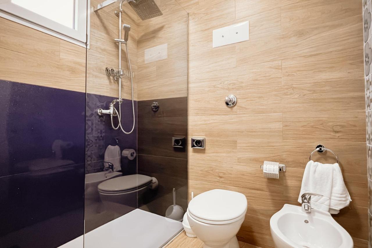 Hotel Blue Marine Линяно Сабиадоро Екстериор снимка