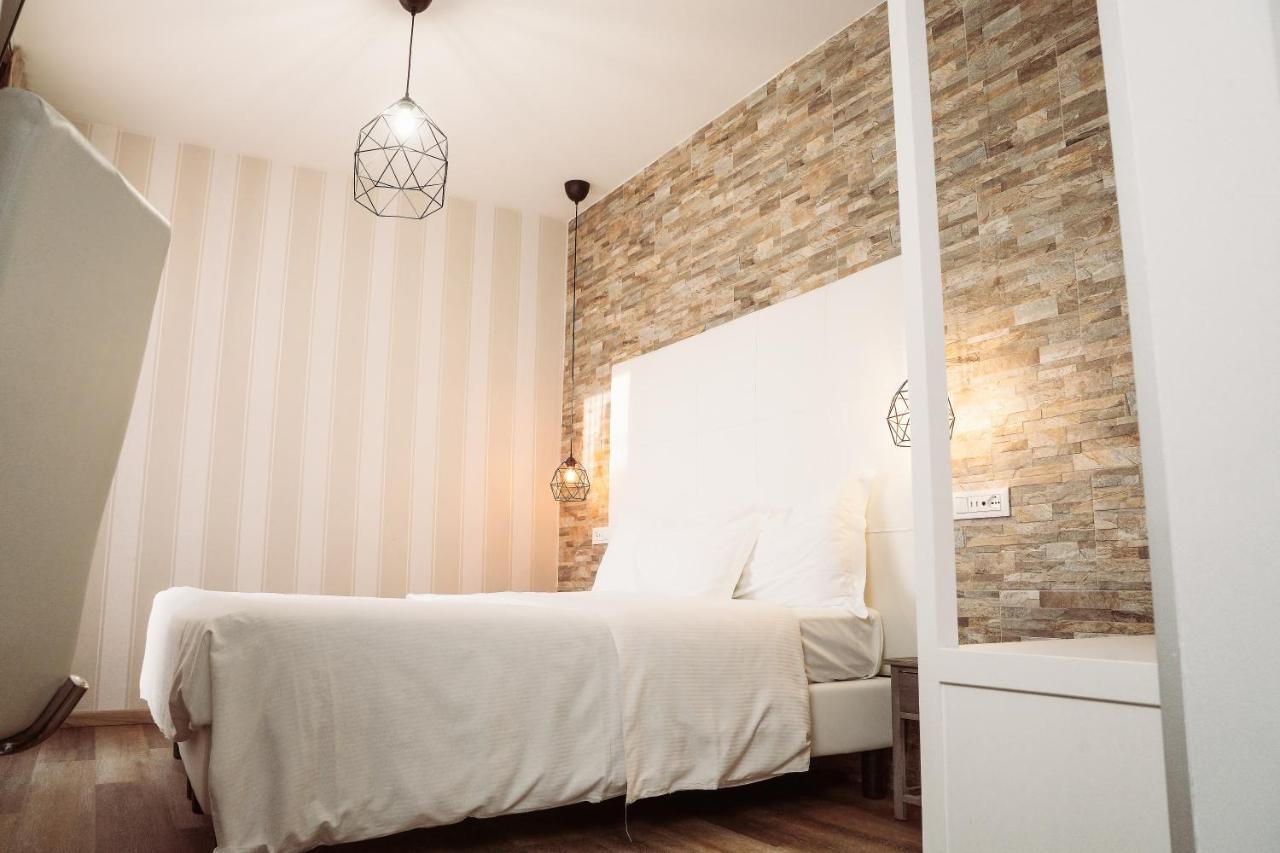 Hotel Blue Marine Линяно Сабиадоро Екстериор снимка