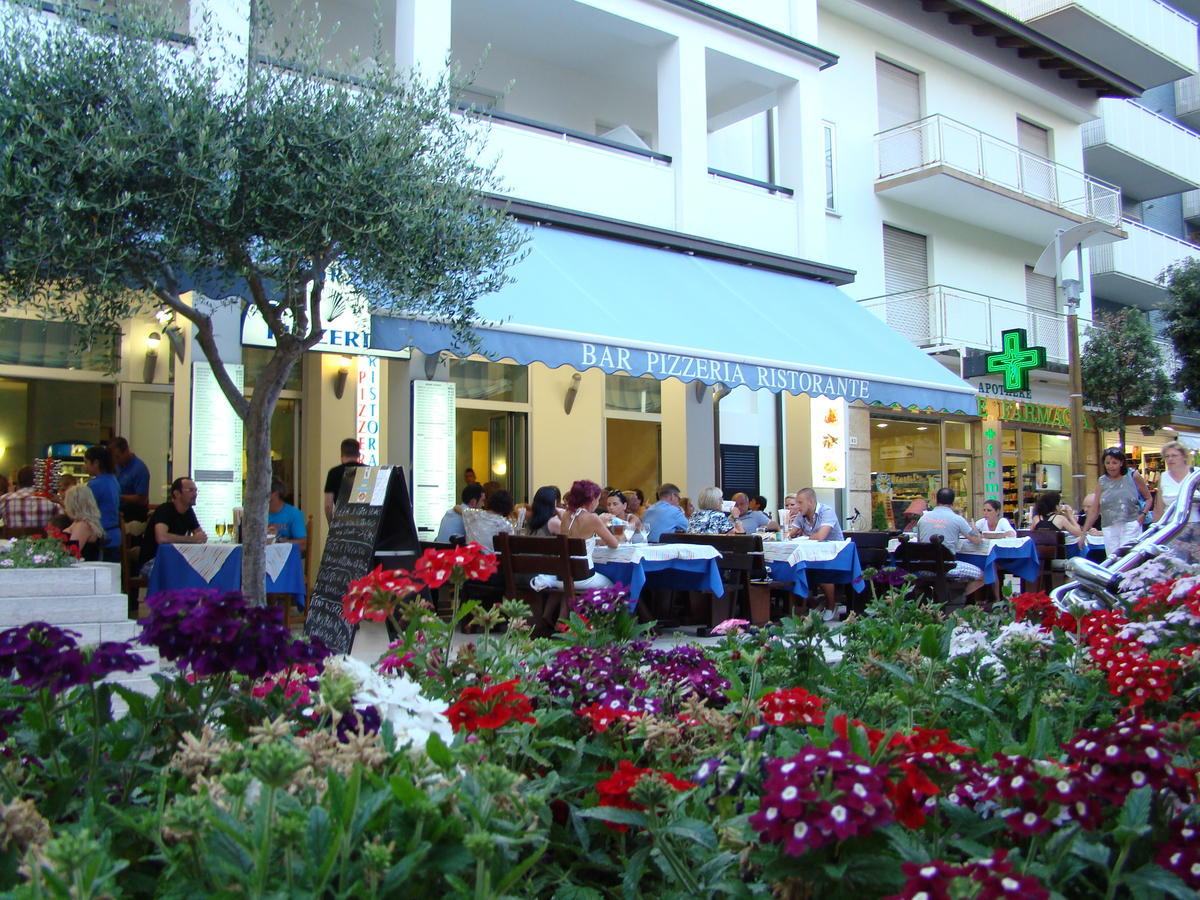 Hotel Blue Marine Линяно Сабиадоро Екстериор снимка