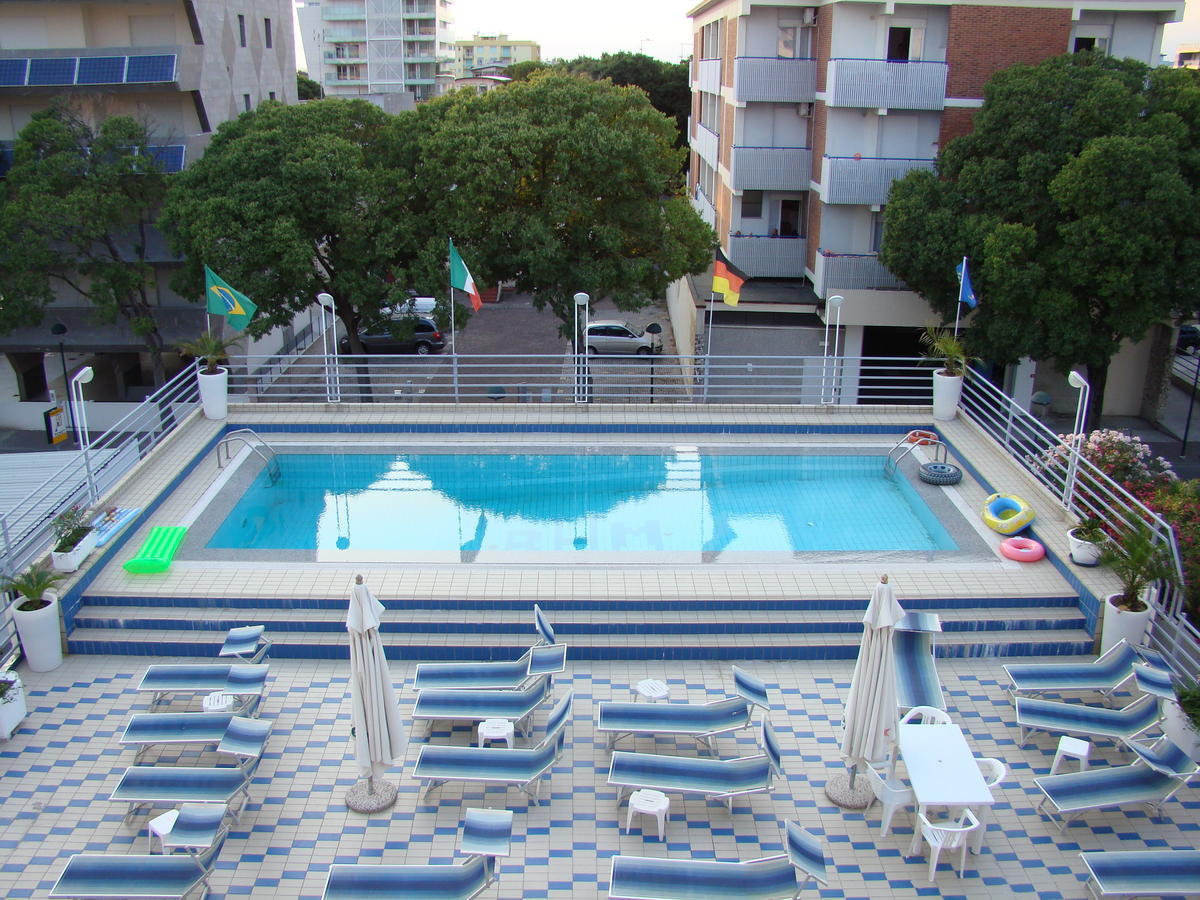 Hotel Blue Marine Линяно Сабиадоро Екстериор снимка
