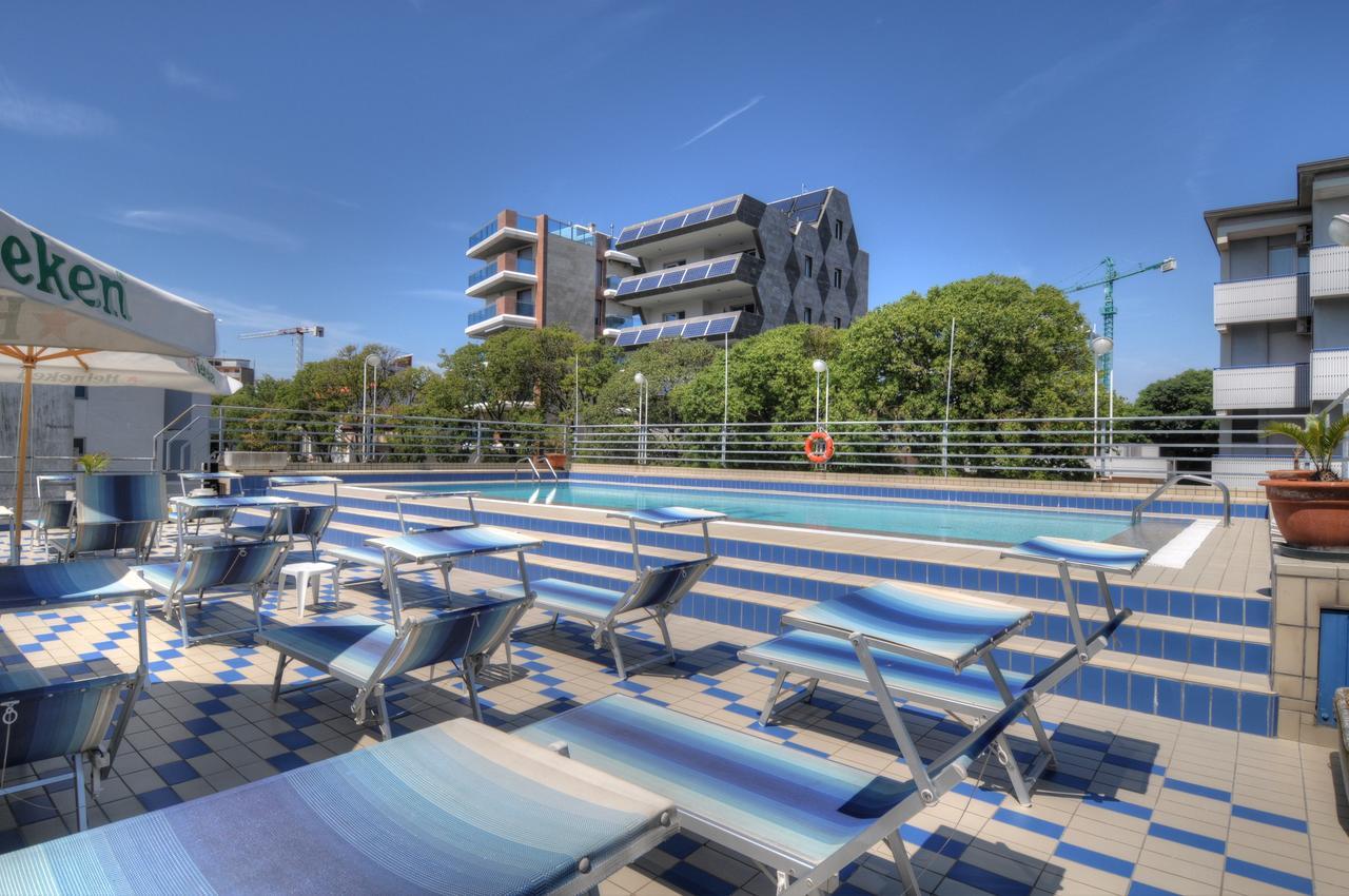 Hotel Blue Marine Линяно Сабиадоро Екстериор снимка