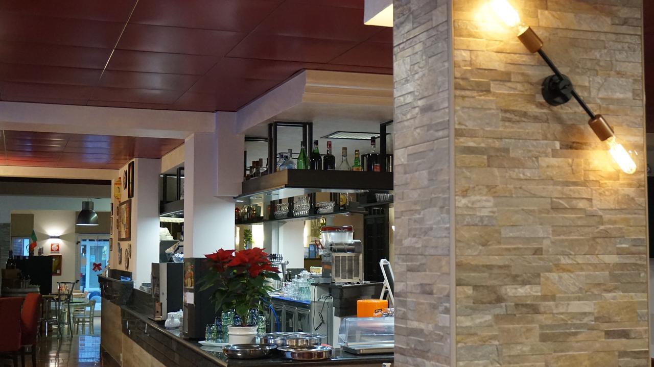 Hotel Blue Marine Линяно Сабиадоро Екстериор снимка