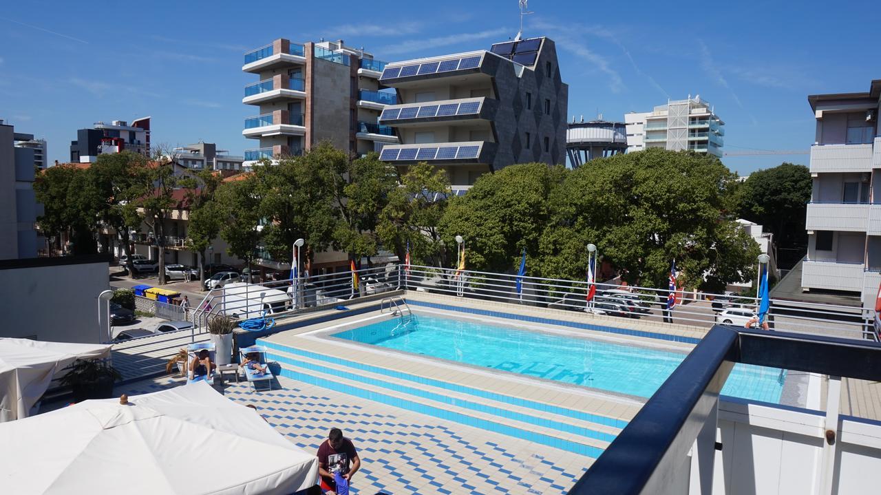 Hotel Blue Marine Линяно Сабиадоро Екстериор снимка