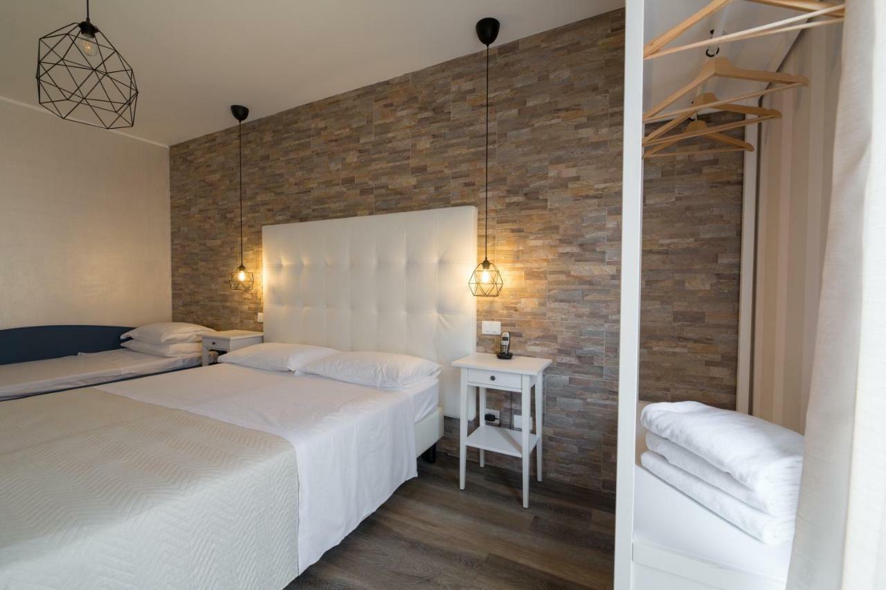 Hotel Blue Marine Линяно Сабиадоро Екстериор снимка