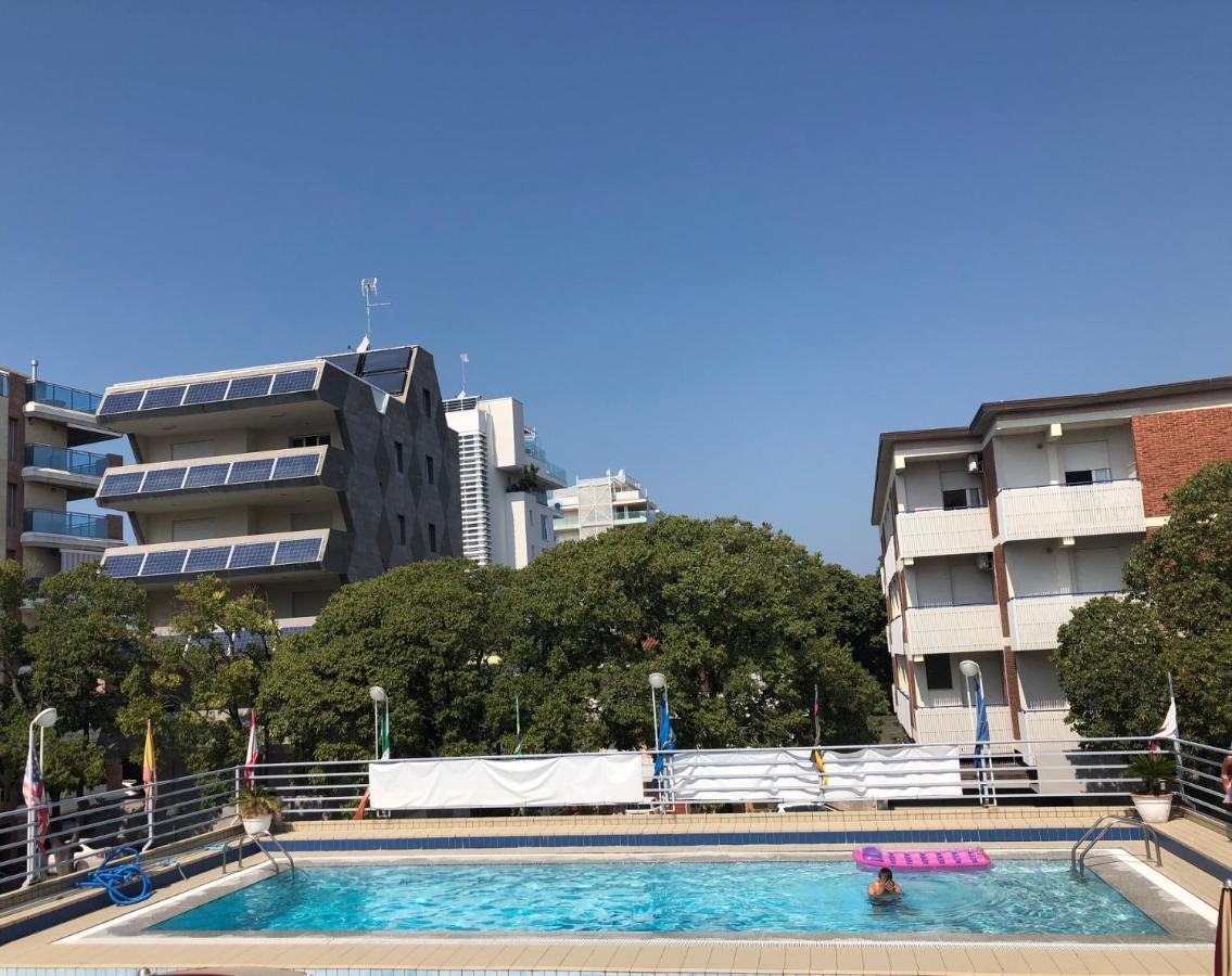 Hotel Blue Marine Линяно Сабиадоро Екстериор снимка